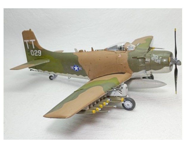 DOUGLAS A-1J SKYRAIDER 1/48