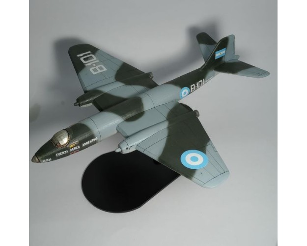 CANBERRA MK-62 1/72 ARMADO 3D CON DISPLAY