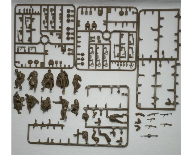 RUSSIAN ARMY ASSAULT INFANTRY - 12 FIGURAS