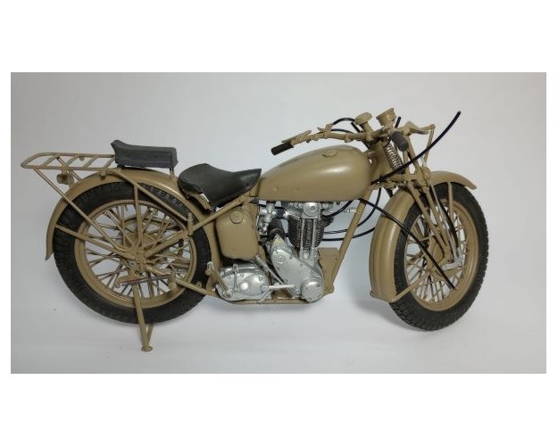 TRIUMPH 3HW - ESCALA 1/9