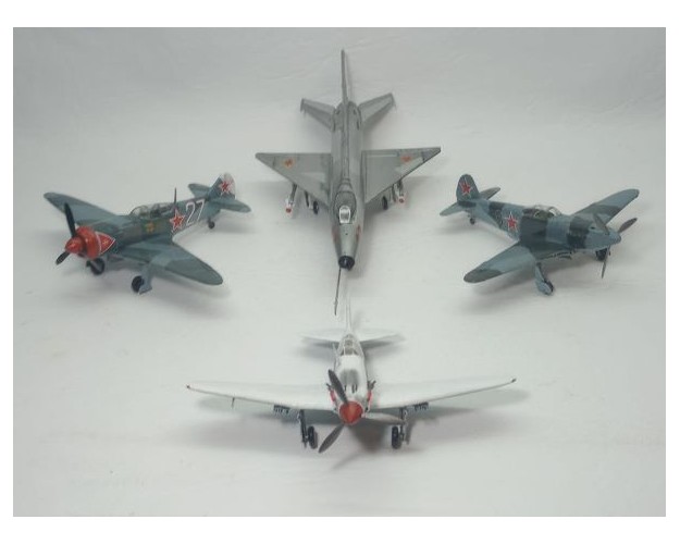 ALAS DE LA ESTRELLA ROJA (LA-7 / MIG-3 / YAK-3 / MIG-21) 1/72