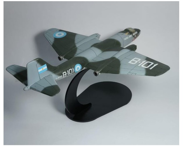 CANBERRA MK-62 1/72 ARMADO 3D CON DISPLAY