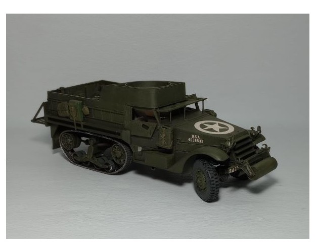 U.S.ARMORED PERSONNEL CARRIER M3A2 HAL TRACK + 13 FIGURAS