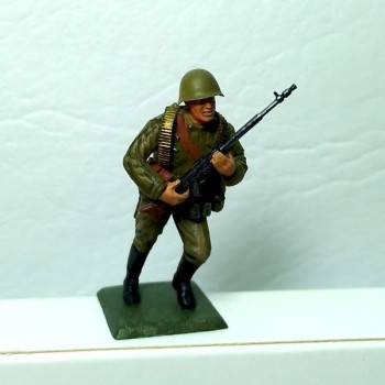 Infante soviético IIGM con MG capturada