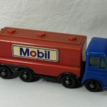MOBIL TANKER VINTAGE 1/64