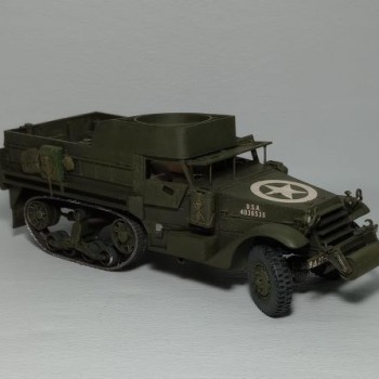 U.S.ARMORED PERSONNEL CARRIER M3A2 HAL TRACK + 13 FIGURAS