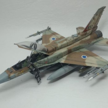 F-16I SUFA - ESCALA 1/72